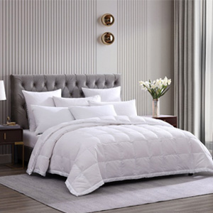 DOWN ALTERNATIVE BLANKET, FEATURING 37.5® TECHNOLOGY